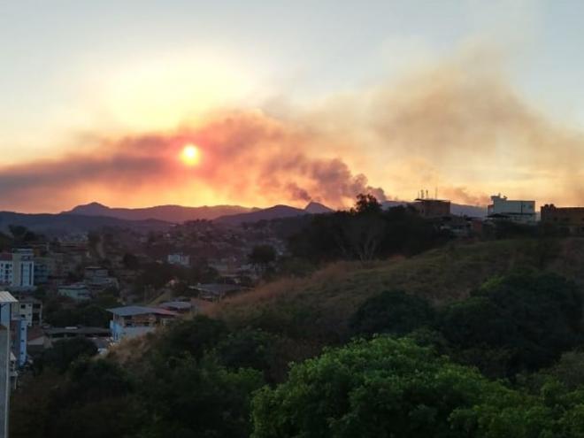 No fim da tarde desta quarta-feira, fumaça de queimada na Serra dos Cocais praticamente encobriu o sol 