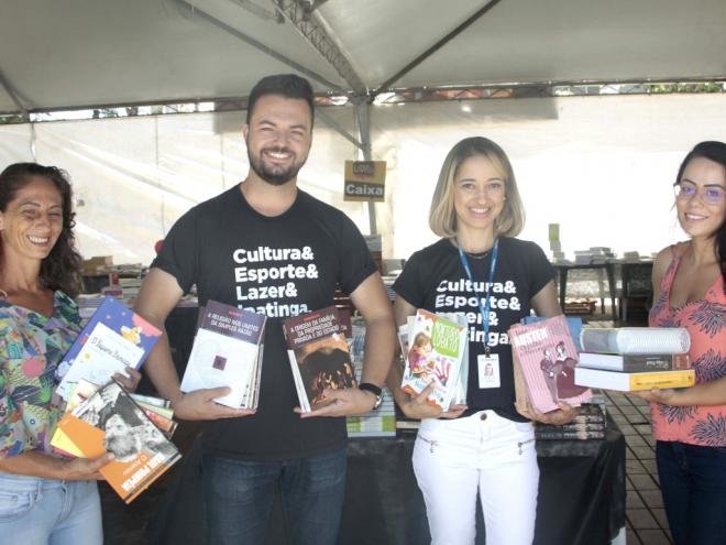 Livros doados se juntam ao acervo de cerca de 40 mil exemplares da Biblioteca Municipal Zumbi dos Palmares