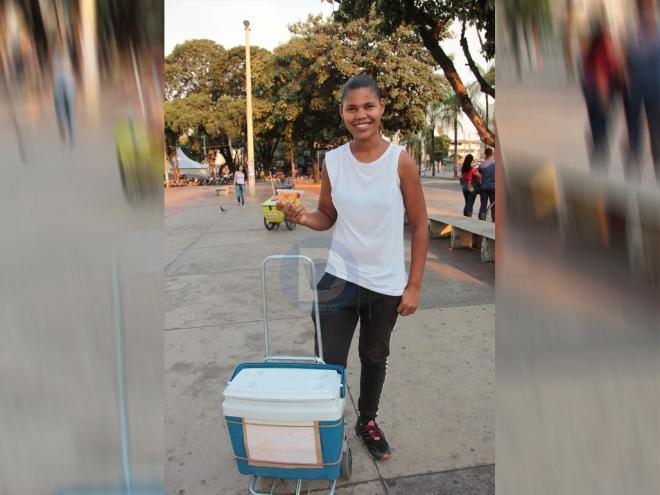 Keiliane Nazaré trabalha há um mês como vendedora ambulante