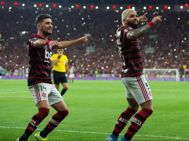 O Flamengo carimbou o passaporte para o Chile depois de golear o Grêmio