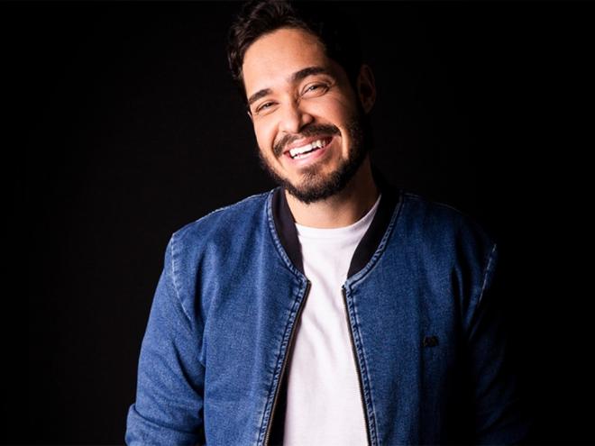 No palco, Diogo Almeida gera grande identificação com o público
