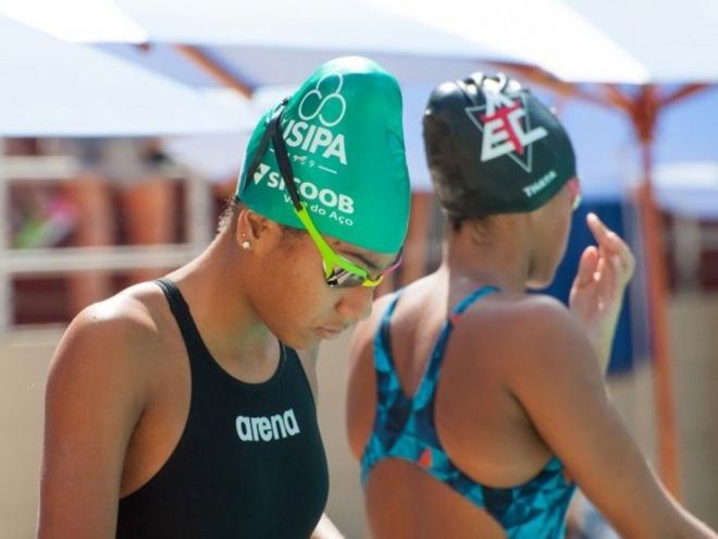 Ana Luiza Oliveira conquistou três medalhas de prata