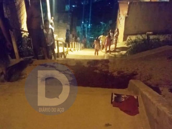 As marcas de sangue no local onde ocorreu a tentativa de homicídio
