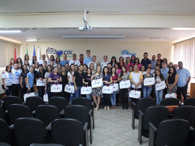 Os associados que aderiram à campanha natalina receberam os kits na sexta-feira