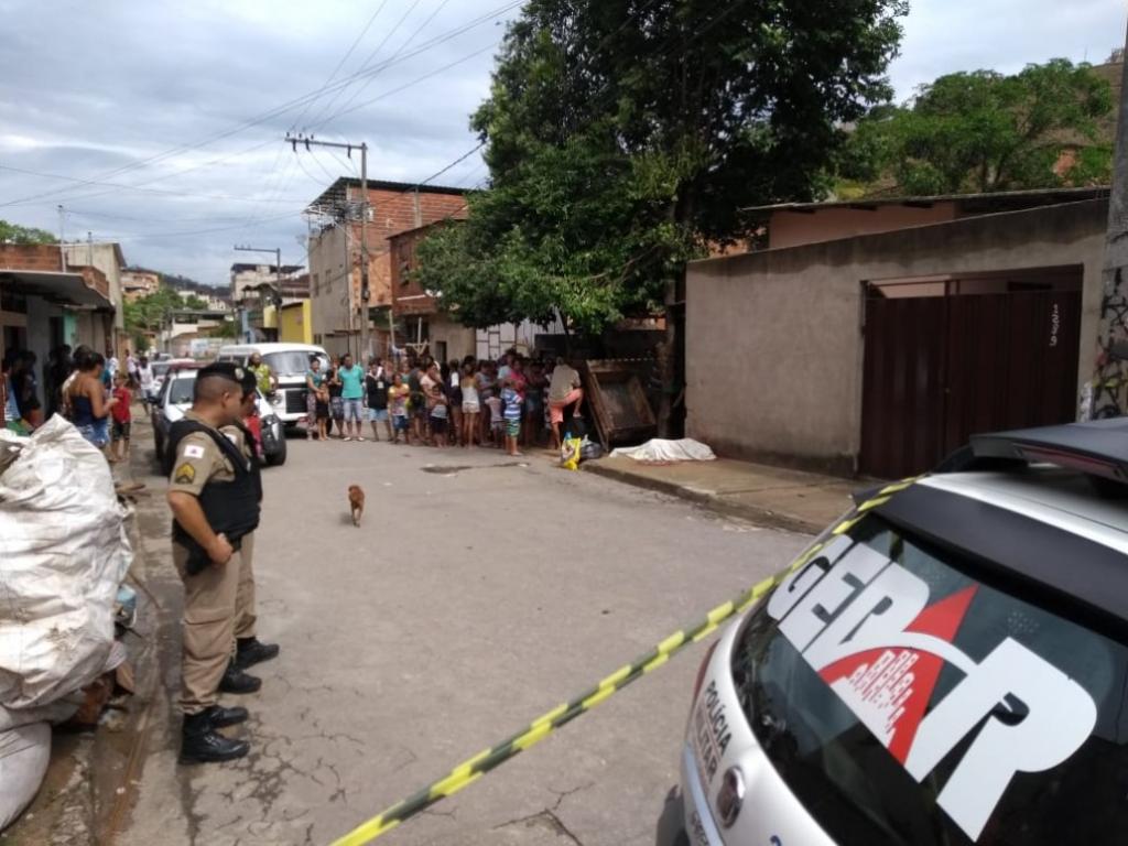 Testemunhas disseram que quatro homens participaram do assassinato e saíram de um carro estacionado nas proximidades 