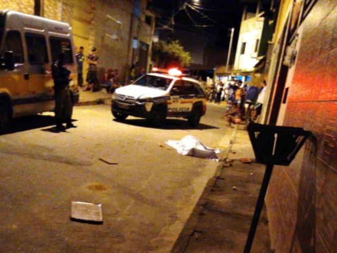 Cena do crime: Rua Manoel Nero da Silva, bairro Industrial, em Santana do Paraíso