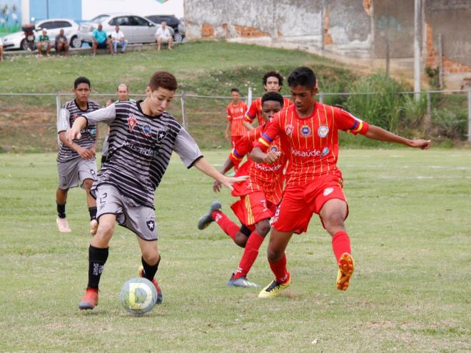 Partida realizada no Campo do Nescau foi truncada e com poucas chances de gol