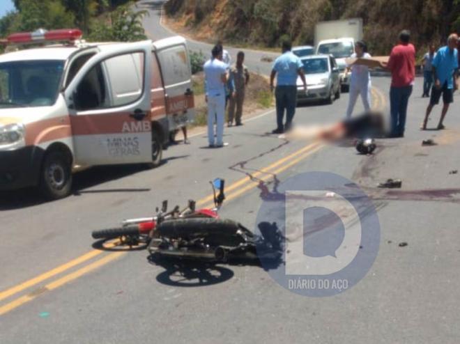 A vítima ferida gravemente ficou no asfalto aguardando resgate especializado