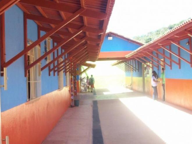 Interior da escola da rede estadual, onde ocorreu o atentado 