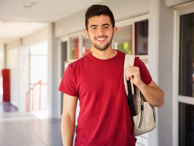Atenção, o estudante deve ser brasileiro, ter iniciado a graduação em 2019 e precisa ter realizado o Enem em 2017 ou 2018