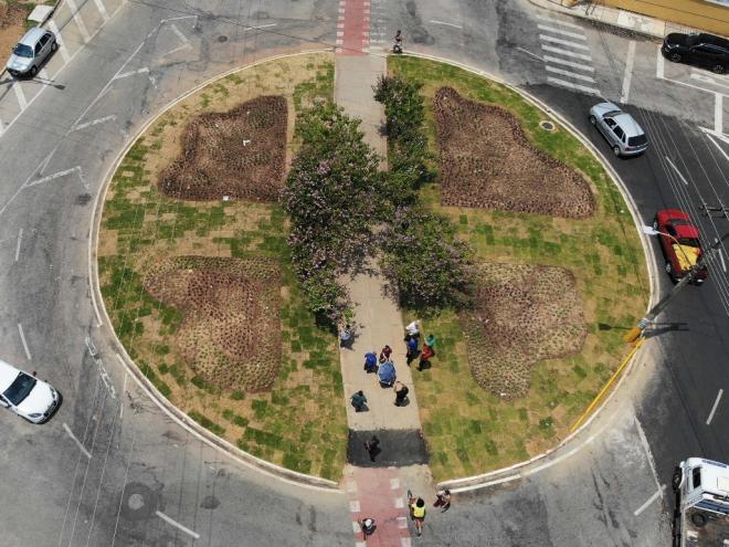A nova rotatória no cruzamento das avenidas Alberto Giovannini e José Assis de Vasconcelos tem 28 metros de diâmetro 
