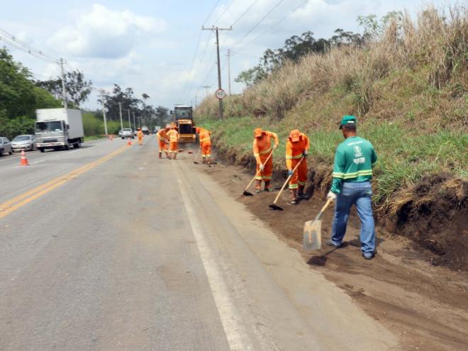 Profissionais das secretarias de Segurança e Convivência Cidadã e Serviços Urbanos e Meio Ambiente fizeram a limpeza na quinta-feira