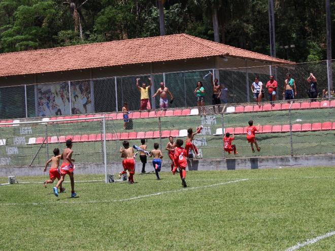 Para ser campeão, os meninos da equipe usipense precisavam jogar com garra, pois enfrentariam um forte adversário