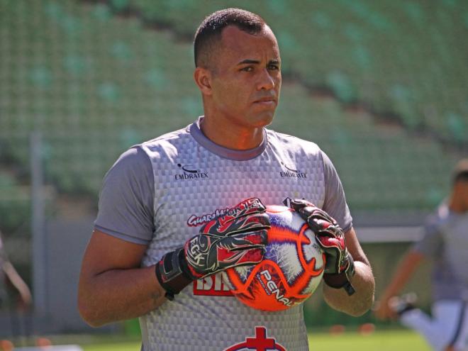O goleiro Paulo Vitor, 27 anos, revelado na base do Atlético e com rodagens por Coimbra, Tombense, Mamoré e o próprio Ipatinga (em 2013), será o titular da posição
