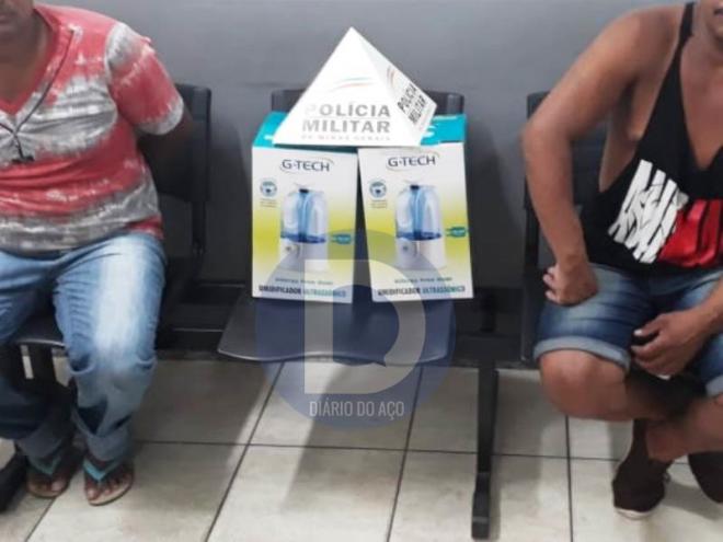 Os dois envolvidos foram detidos e os objetos furtados recuperados pelos policiais
