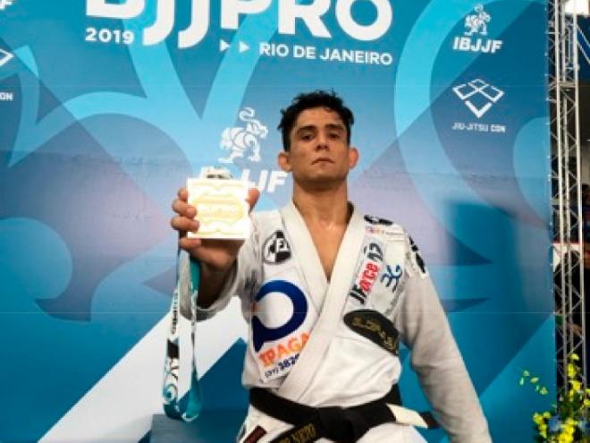 Genes Neto foi campeão da categoria leve no BJJ PRO, competição realizada no Rio de Janeiro