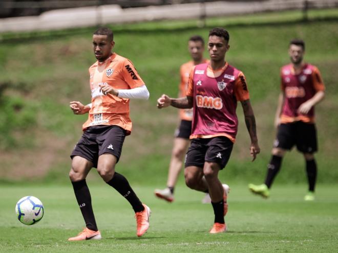 Depois de longo período se recuperando de lesão, volante será titular neste sábado