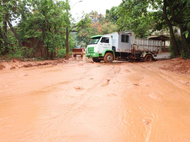 A Estrada do Taúbas ficou tomada pela lama depois do temporal 