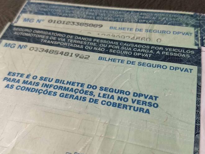 Anualmente são confeccionados mais de 65 milhões de formulários, em papel-moeda e enviados aos Detrans para preenchimento de dados e envio aos proprietários de veículos automotores 