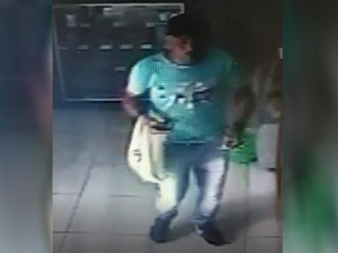 Câmeras de segurança registraram o golpe no comércio 