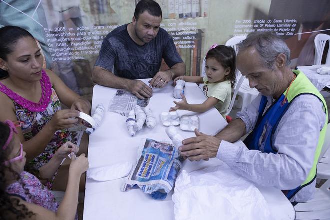Cada oficineiro deverá levar três caixas longa vida, lavadas