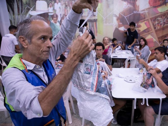 O artista plástico Leo Piló vai ensinar a fazer as peças