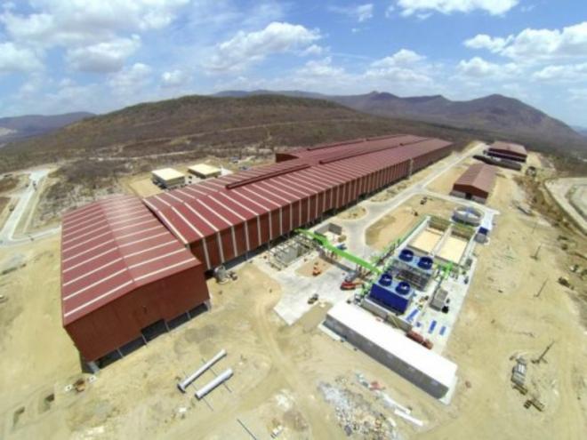 Silat, em Fortaleza, CE, tem capacidade instalada anual de laminação de 600 mil toneladas e uma planta de ampliados com capacidade anual de 100 mil toneladas