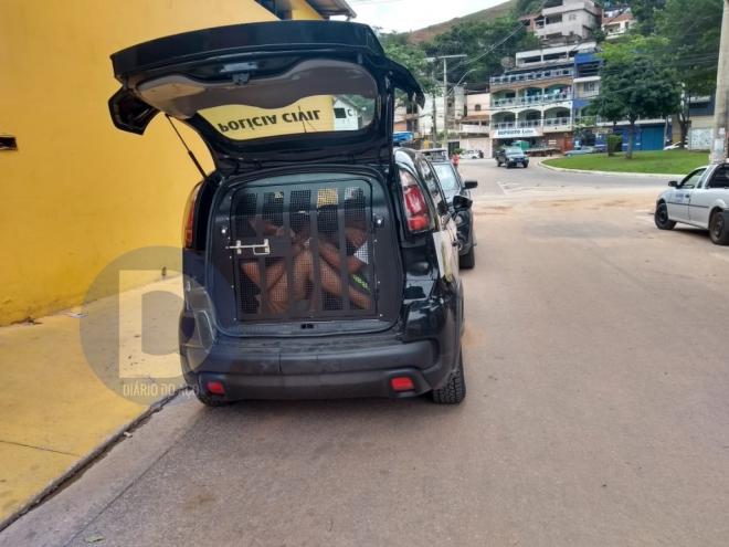 Dois homens apanhados trabalhando no galpão com mercadorias desviadas e a mulher de um deles foram presos em 22 de novembro 
