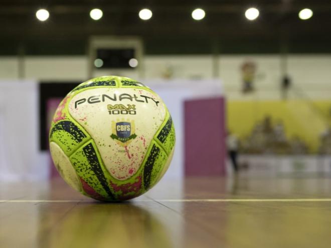 Projeto em parceria com o Instituto Usiminas beneficiará mais 100 crianças e adolescentes em morro do Bom Jardim com aulas de handebol e futsal