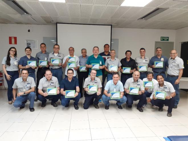 Inventores ao lado da equipe da Diretoria Corporativa de Pesquisa, Propriedade Intelectual e Padronização Tecnológica, em evento realizado em Ipatinga.