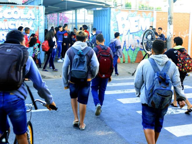 Alunos passarão a ter aulas específicas de Geometria e Produção de Texto
