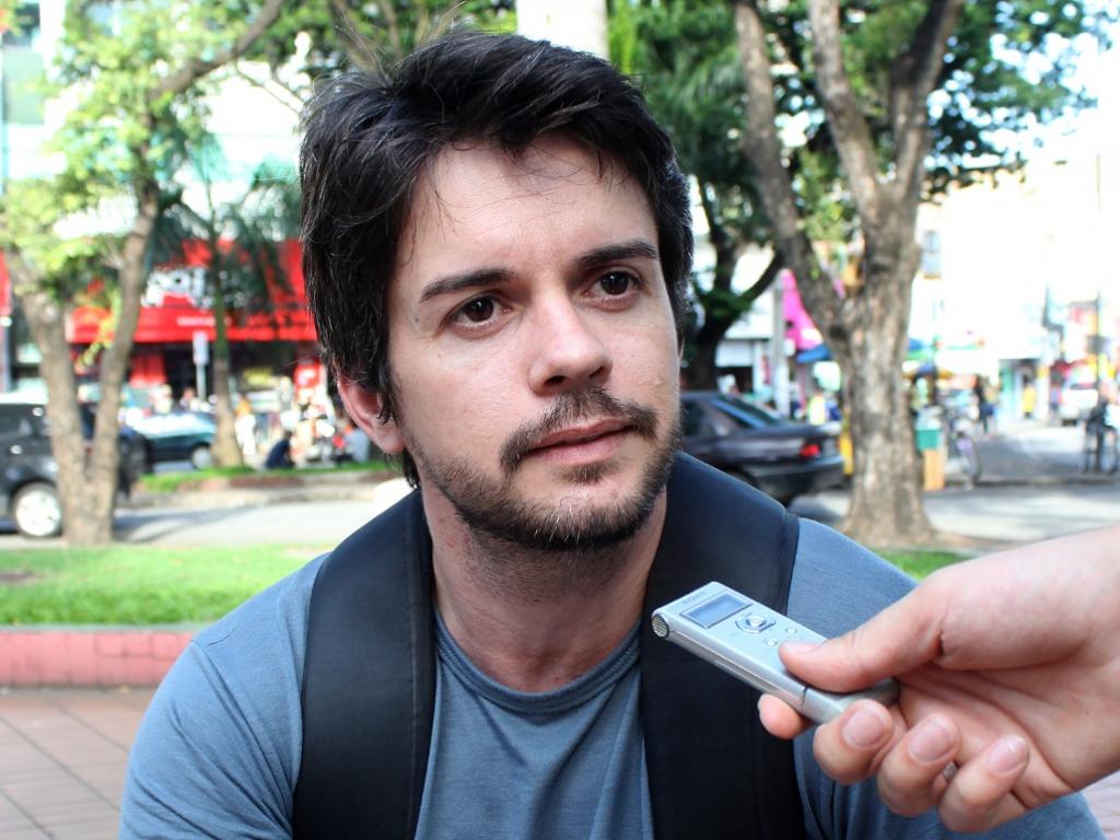 ''Ainda não recebi o pagamento do 13º salário. Devo receber a primeira parcela até o dia 30 desse mês. Mas, provavelmente, vou utilizá-lo para pagar os documentos do meu veículo para deixar tudo regularizado. E todo ano tenho essa prática, de fazer isso com o 13º salário''. Lucas Pereira de Souza, de 32 anos, operador de máquina.    