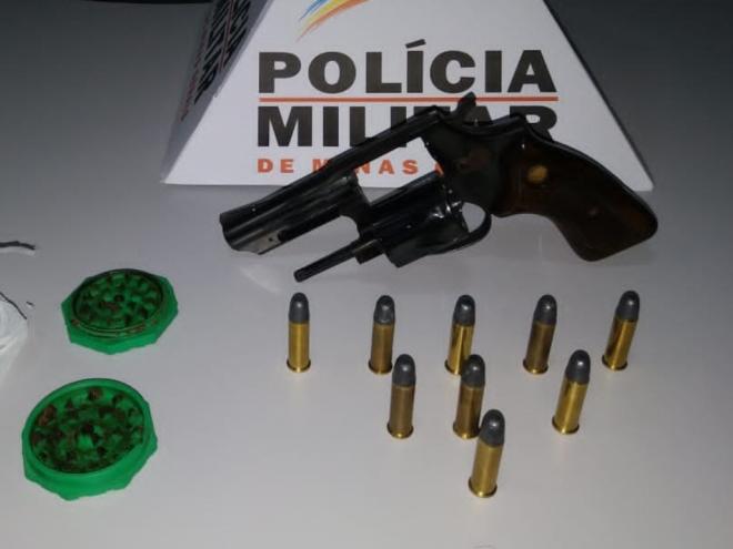 Jovem alegou que andava armado para se defender de um desafeto que já atentou contra sua vida 