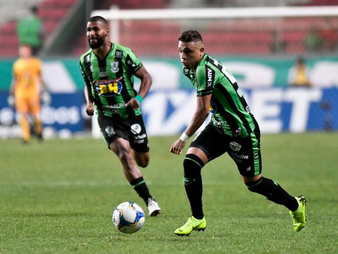 Se vencer hoje, Coelho garante quarto acesso à elite do Brasileirão