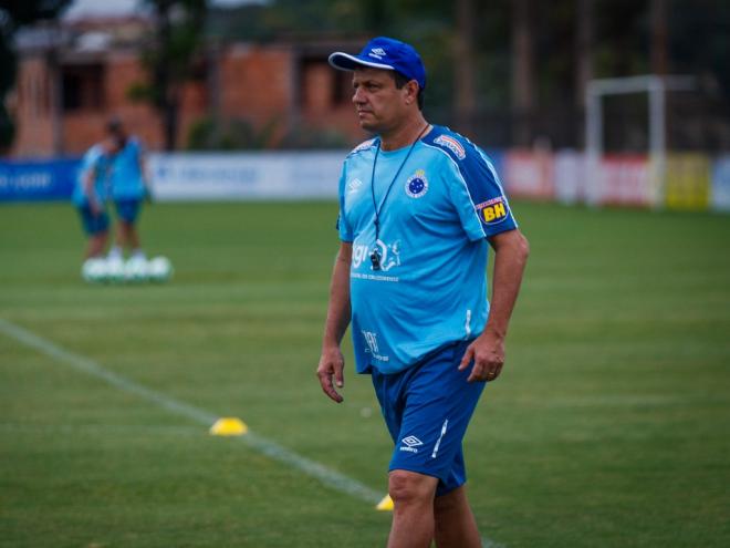 Novo treinador garantiu que não vê problemas em sacar medalhões do time 