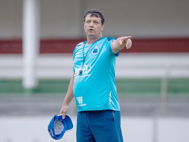  Adilson Batista vai comentar o time nesta quinta-feira, na Arena do Grêmio