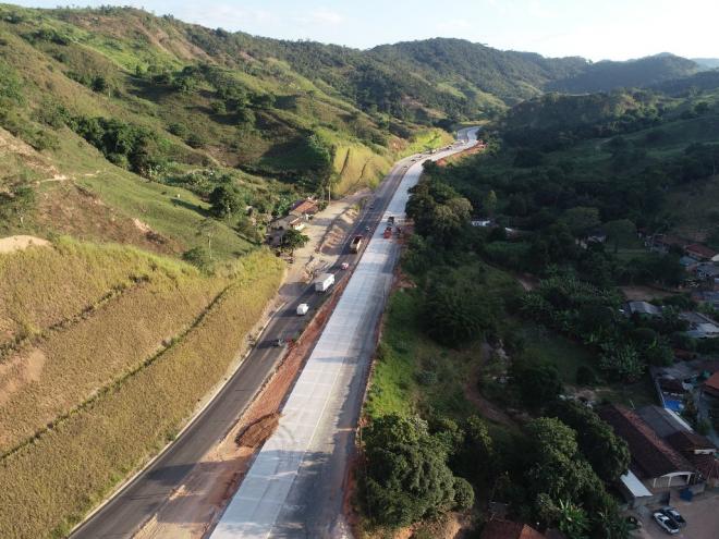Novos redutores de velocidade foram instalados próximo às frentes de obras, em Antônio Dias