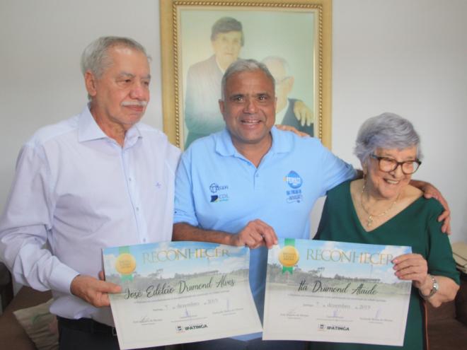 Ita Drumond e José Edélcio Drumond Alves receberam a homenagem das mãos do prefeito Nardyello Rocha