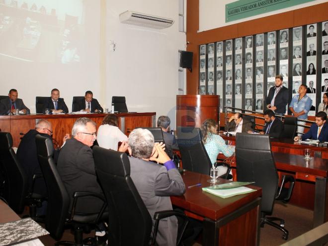 Reunião foi realizada na tarde desta segunda-feira (9)