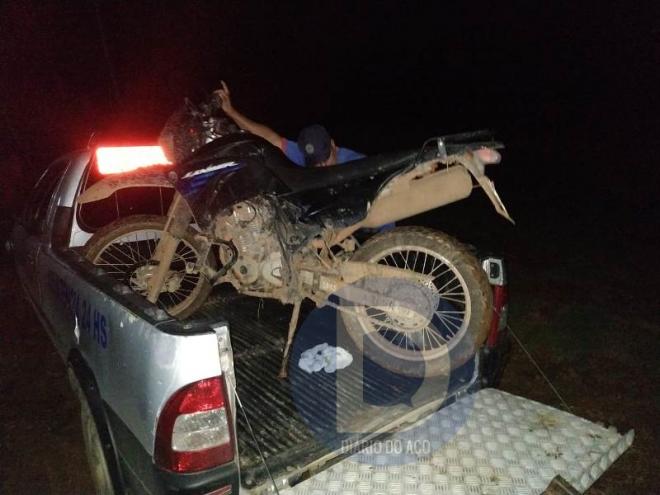A moto usada nos assaltos foi apreendida e removida ao pátio credenciado