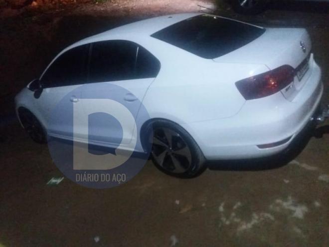 Este VW Jetta foi apreendido pelos policiais durante a operação
