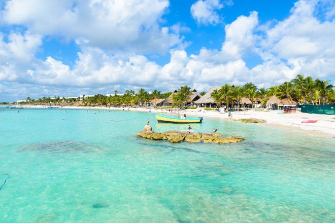Talvez uma das ilhas mais conhecidas do Caribe seja Cancun. O lugar é um paraíso feito de quilômetros de praias de areia branca e mar azul-turquesa