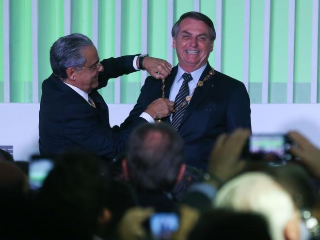 Avaliação do Governo pelo Empresário Industrial foram apresentados durante cerimônia na sede da CNI, em Brasília, ocasião em que o presidente Bolsonaro recebeu o Grande Colar da Ordem do Mérito Industrial - Antônio Cruz 