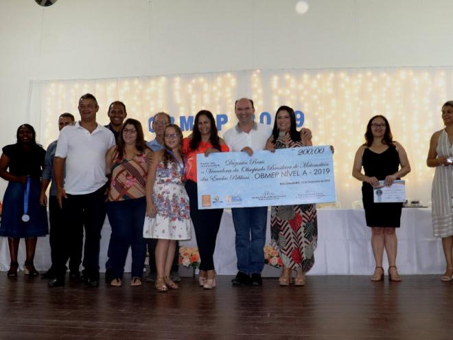 Cerimônia premiou professores e alunos da rede municipal de ensino