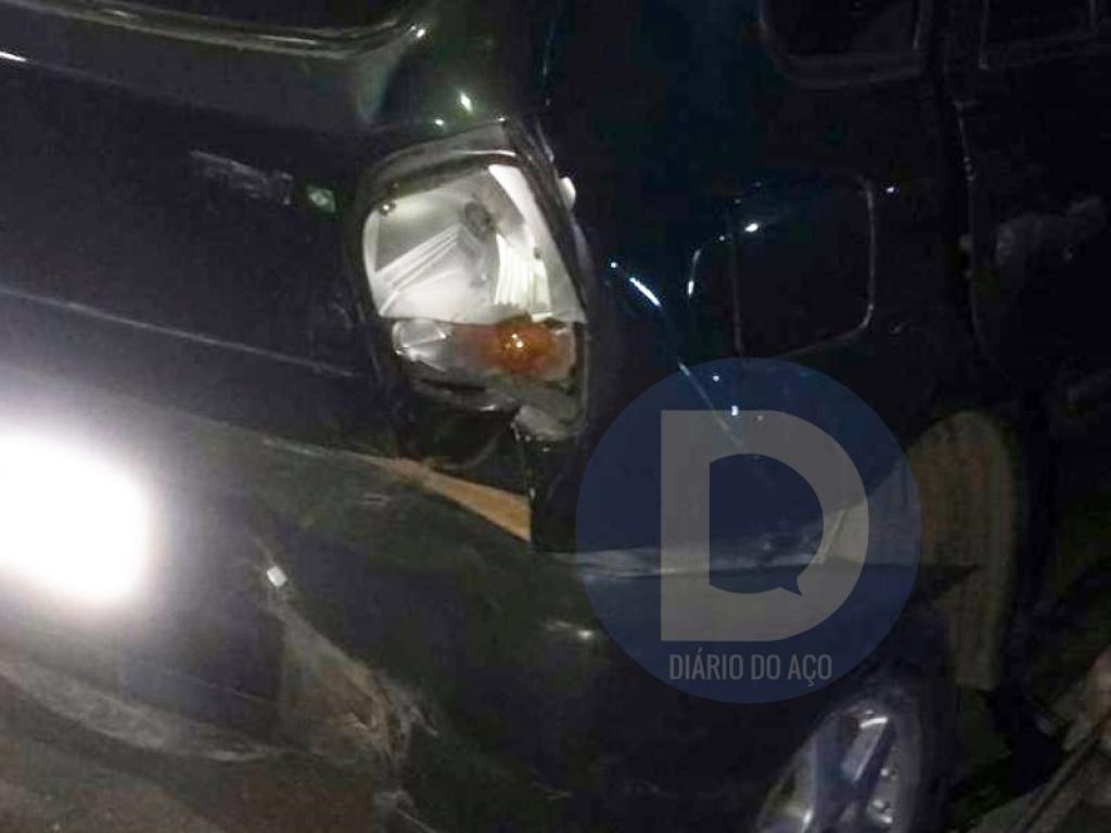 O VW Gol foi atingido na traseira, lado direto, pela motocicleta