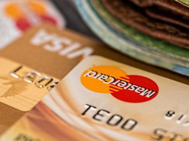 Os cartões bancários das vítimas são levados com uma carta contendo dados pessoais e senhas