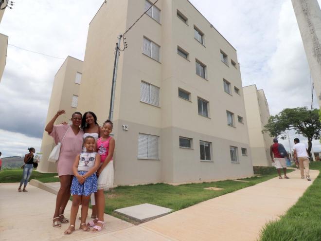 Moradores foram recepcionados pelo prefeito, durante solenidade que contou com apresentações culturais
