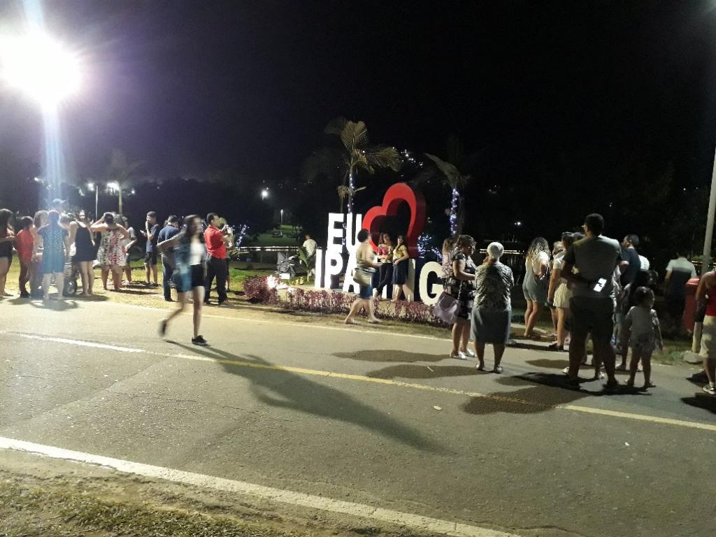 Filas têm se formado todas as noites no letreiro instalado no Parque Ipanema