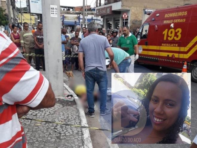 O corpo de Silvana Gomes é periciado pela Polícia Civil antes de ser removido ao IML de Ipatinga
