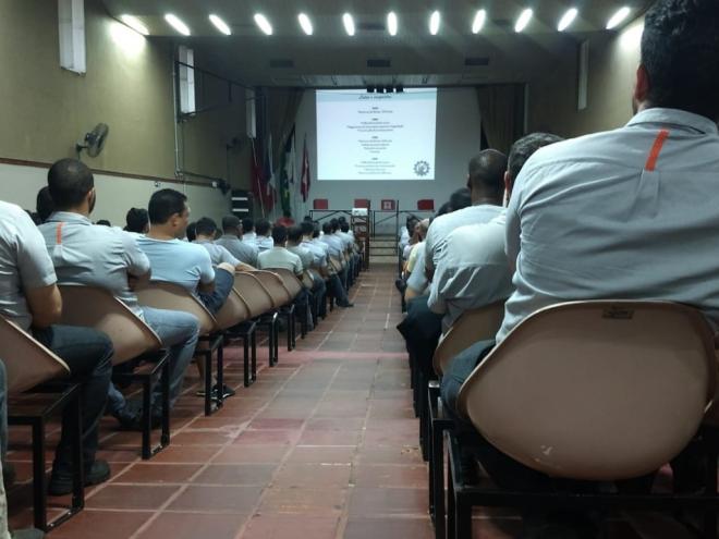 A discussão e a votação da contraproposta ocorreram em quatro turnos, na quarta-feira (8)